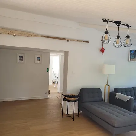 Nyaraló Agreable Climatisee Avec Piscine, 12 Personnes