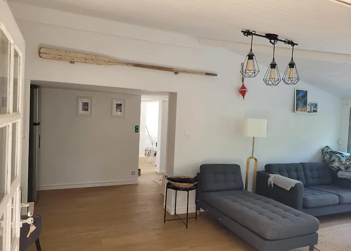 別荘 Agreable Avec Piscine, 12 Personnes