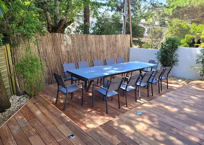 別荘 Agreable Avec Piscine, 12 Personnes *