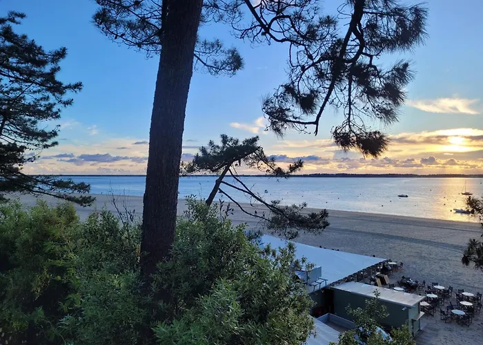 別荘 Agreable Avec Piscine, 12 Personnes