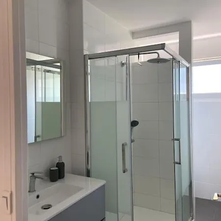 Ferienhaus Agreable Avec Piscine, 12 Personnes *